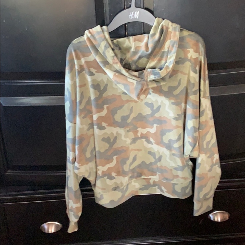 Top - Picture 2 of 4